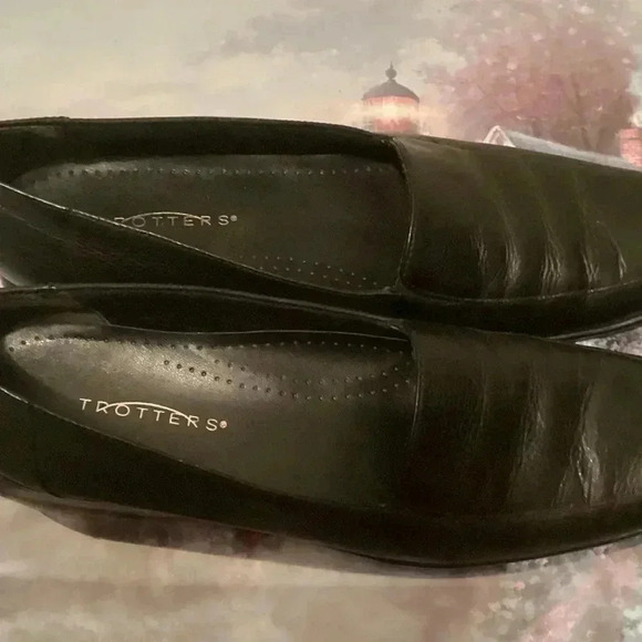 Trotters Shoes - Picture 5 of 5